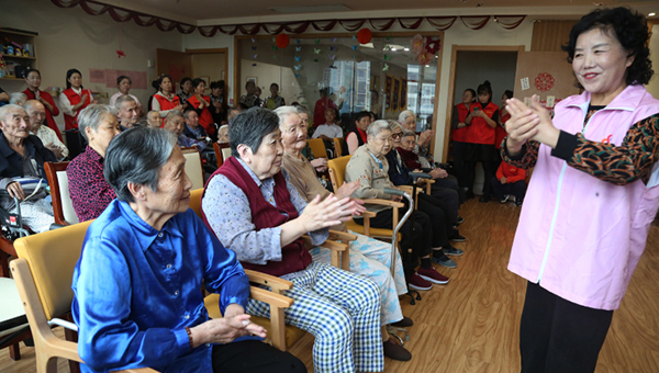 Xi extends greetings to elderly on eve of China's Seniors' Day