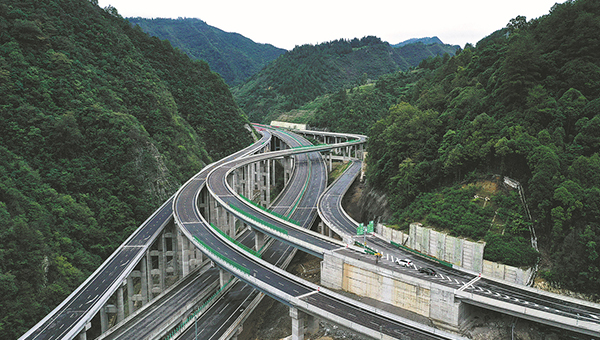 Improved highways boost development in Guizhou