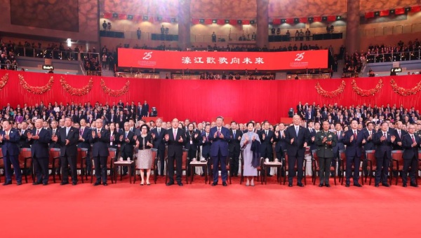 Xi attends gala marking Macao's return anniversary