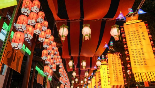 Lighting ceremony of 39th Qinhuai Lantern Festival held in Nanjing