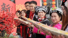 People across China enjoy traditional customs before Spring Festival