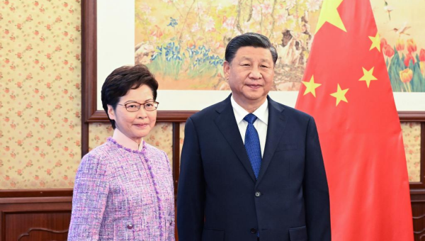 Xi meets with HKSAR chief executive