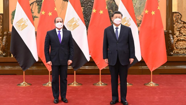 Xi meets Egyptian president, calls for building China-Egypt community with shared future
