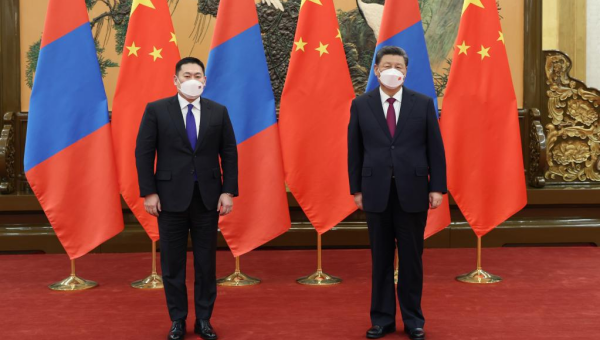 Xi meets Mongolian PM on elevating ties