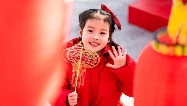 People celebrate upcoming Spring Festival across China