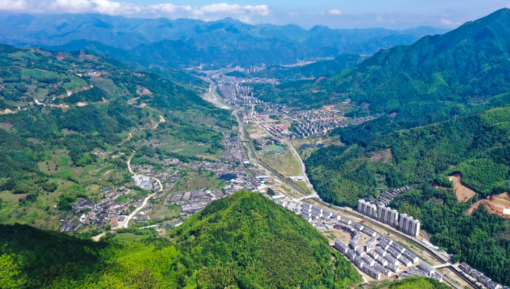 Xi calls for promoting common prosperity in ethnic areas