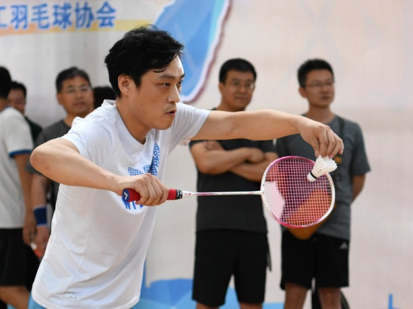 Shanxi University holds faculty badminton competition