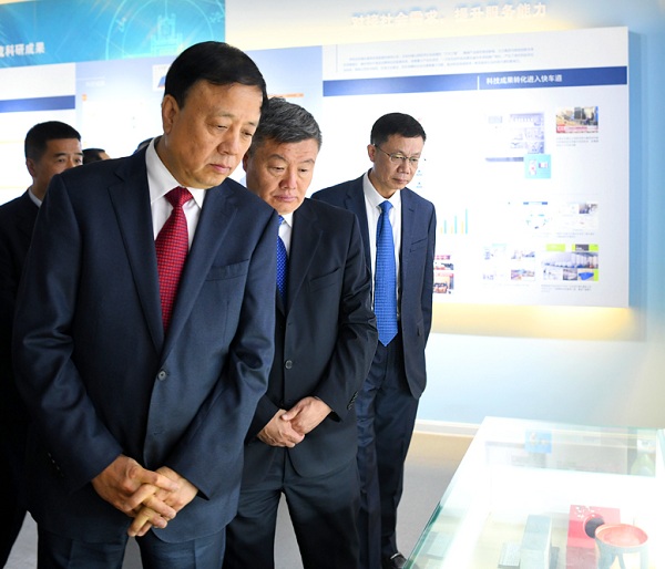 Alumnus Wu Weihua visits Shanxi University