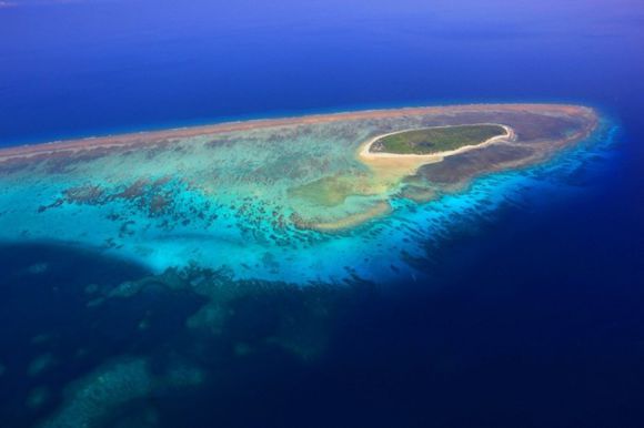 航拍中国南海西沙群岛美景.jpg