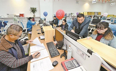 Businesses stay open in Xiamen FTZ during Spring Festival holiday