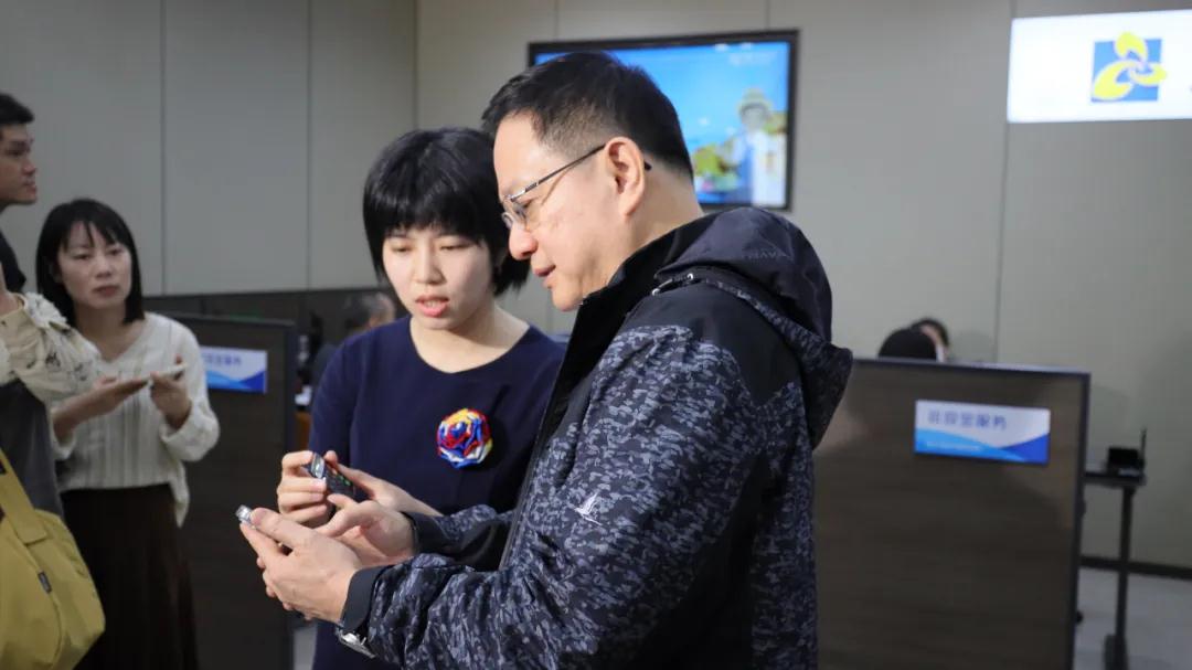 Taiwan residents in Xiamen first to complete large-sum facial recognition transfers