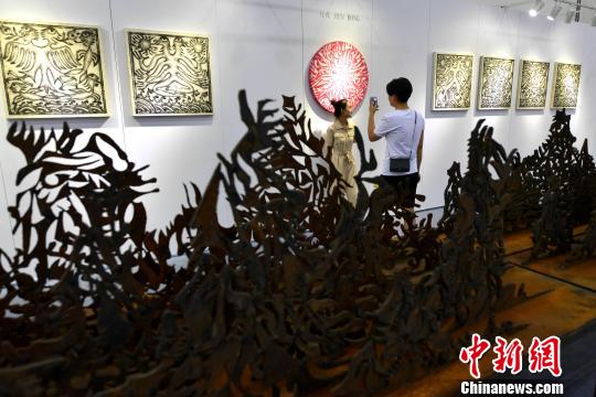 2018 art amoy art fair shows artworks from home and abroad5.jpg.jpg