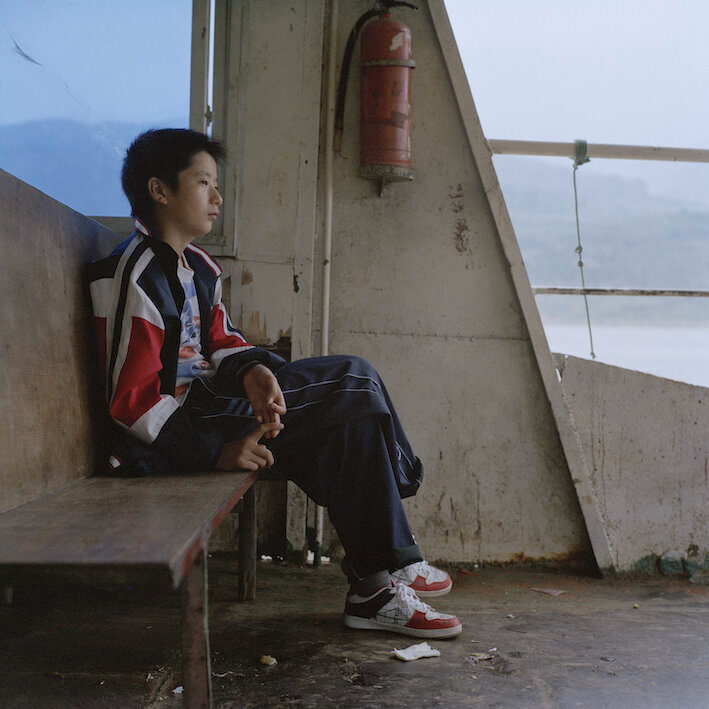 19.客船上的男孩+2008+Liu+Ke,+Boy+on+Ferry+Jimei+Arles.jpg