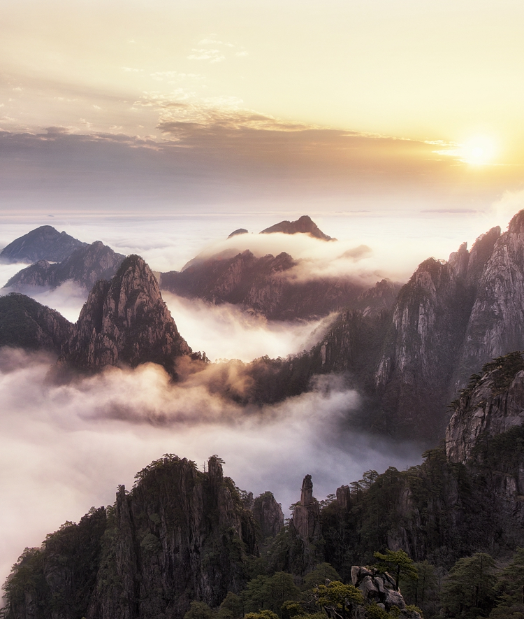 Huangshan Mountain's tourism gets back to business