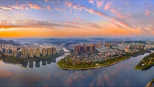 Top investors hold talks on development of Huangshan city
