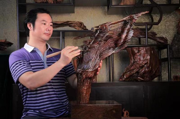 Huizhou-style root carving wins award at Shenzhen fair