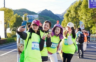 Huangshan holds intl mountain-climbing competition