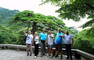 Russian media group explores scenic beauty of Huangshan