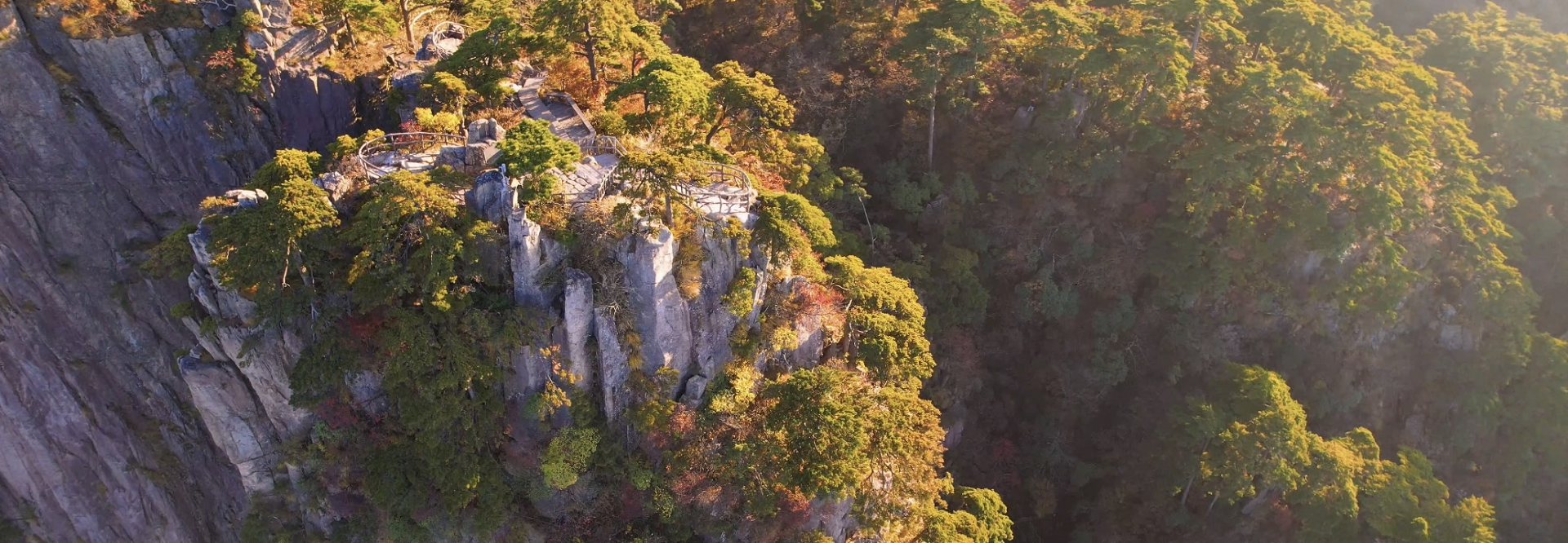 Embrace autumn's splendor: A date with Huangshan