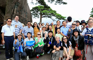 Diplomats embark on 'Chinese Tour' at Mount Huangshan