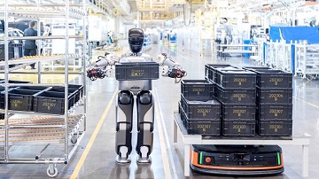 First domestic, full-process humanoid robot for material handling starts 'factory training'