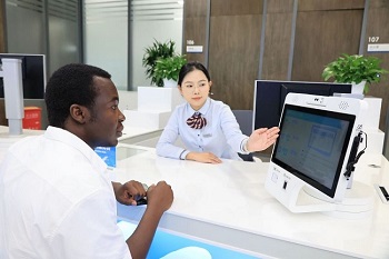 'E' Payment Information desk of Beijing E-Town facilitates local foreign consumers