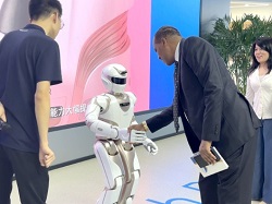 Ethiopian embassy delegation in China gives Beijing E-Town's AI achievement thumbs-up