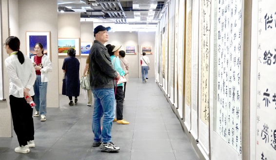 Art exhibition showcases development achievements in Beijing E-Town