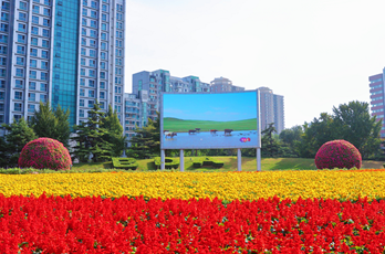 Splendid flower beds welcome National Day