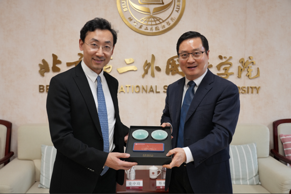 CLTA President addresses AI-era challenges for int'l Chinese education 