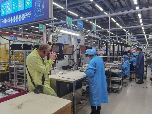 Foreign reporters impressed by smart factory in WND