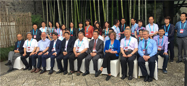Attendees at the closed-door meeting of the First World Scientific Journals Forum.jpg