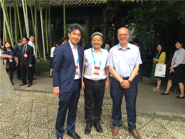 Rao (M) with Peter Lee (L), chief editor at the monthly journal Immunity and Philip Campbell.jpg