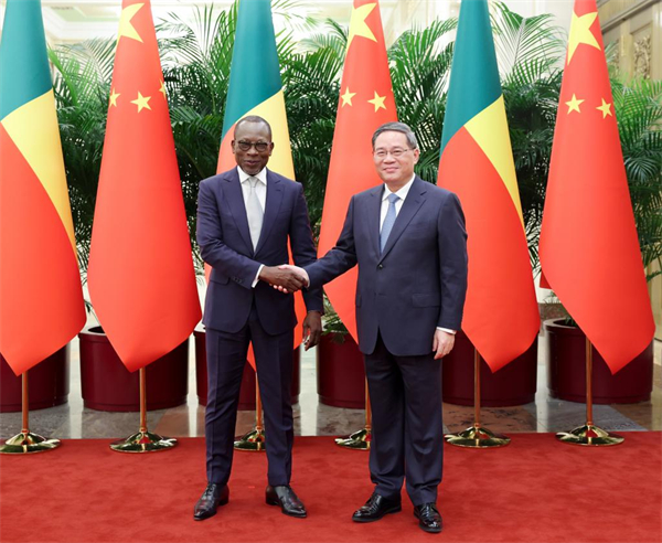 Chinese premier meets with president of Benin_副本.jpg