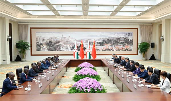 0728-Xi meets Burundian president 2.jpg