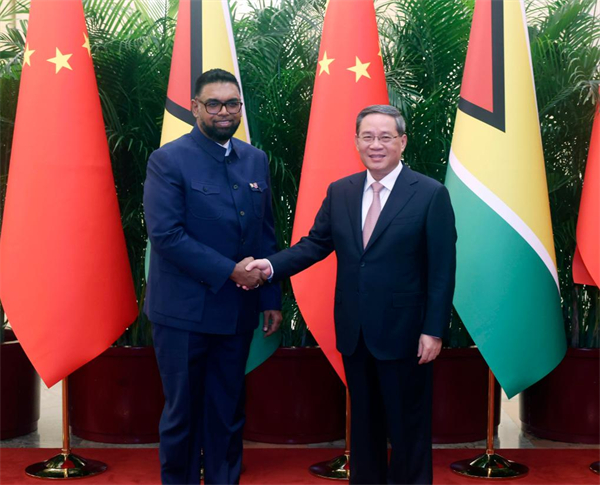 0731-Chinese premier meets with Guyanese president.jpg