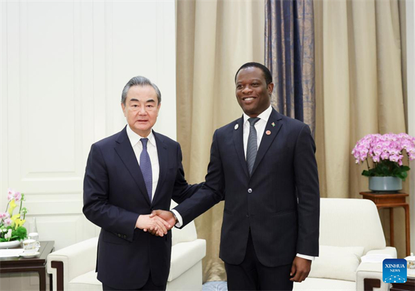 0728-Senior Chinese diplomat meets Guyanese FM 1.jpg