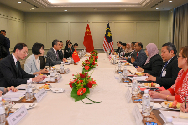 0812-Wang Yi Holds Talks with Malaysian Minister of Foreign Affairs Zambry Abd Kadir 2.png