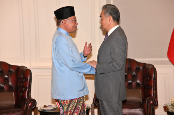 0812-Malaysian Prime Minister Dato' Seri Anwar Bin Ibrahim Meets with Wang Yi 1.png