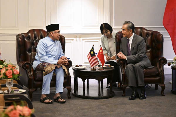 0812-Malaysian Prime Minister Dato' Seri Anwar Bin Ibrahim Meets with Wang Yi 2.png