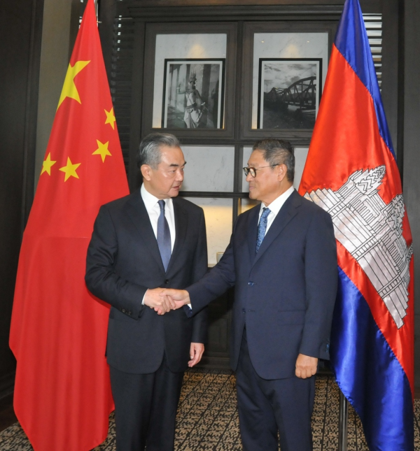 0813-Wang Yi Meets with Cambodian Deputy Prime Minister and Foreign Minister-designate and Minister Delegate Attached to Prime Minister Sok Chenda Sophea 1.png