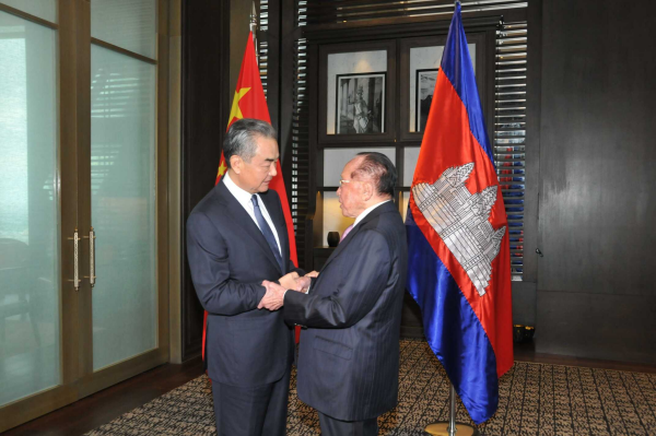 0813-Wang Yi Meets with Cambodian Deputy Prime Minister Hor Namhong and Deputy Prime Minister-designate Sun Chanthol 1.png