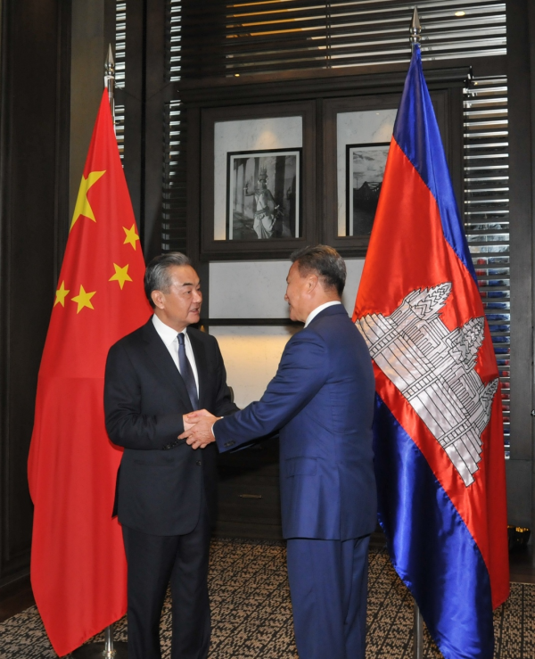 0813-Wang Yi Meets with Cambodian Deputy Prime Minister Hor Namhong and Deputy Prime Minister-designate Sun Chanthol 2.png