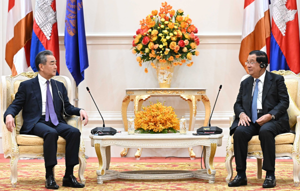 0813-Cambodian Prime Minister Samdech Techo Hun Sen Meets with Wang Yi 2.png