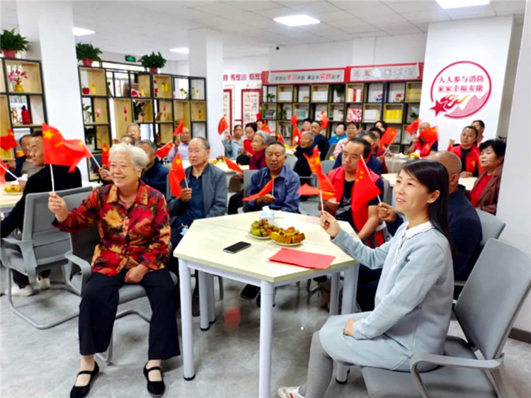 1666344299147046710.jpg 一起开展活动.jpg