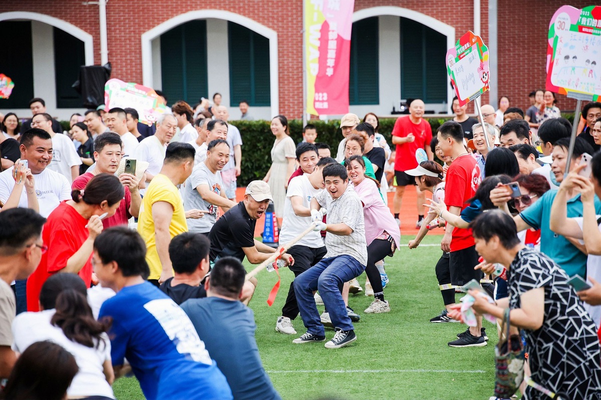 Grassroots deputy helps transform Shanghai's largest apartment complex