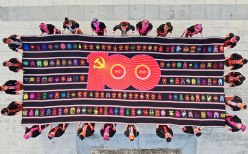 Hainan embroidery celebrates CPC's centenary