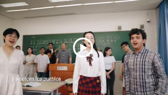 Tsinghua faculty, students sing L'Internationale in multiple languages to mark CPC centenary