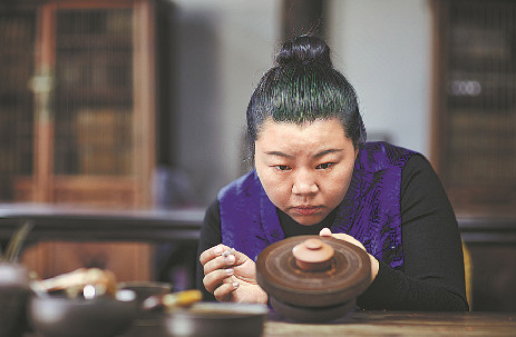 Ceramist to promote heritage projects