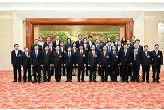 Wang Huning visits journalists covering CPPCC session